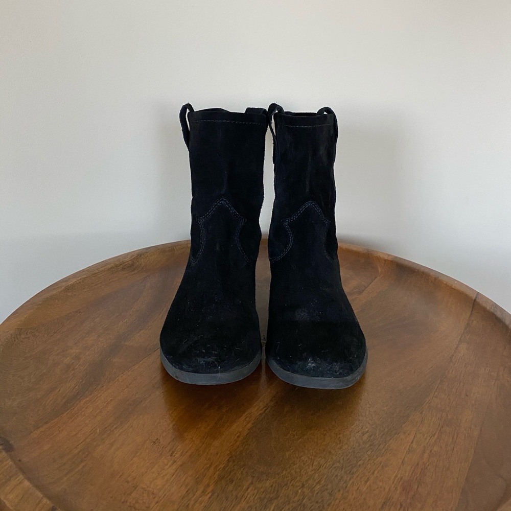 VINCE CAMUTO BLACK SUEDE BOOTS